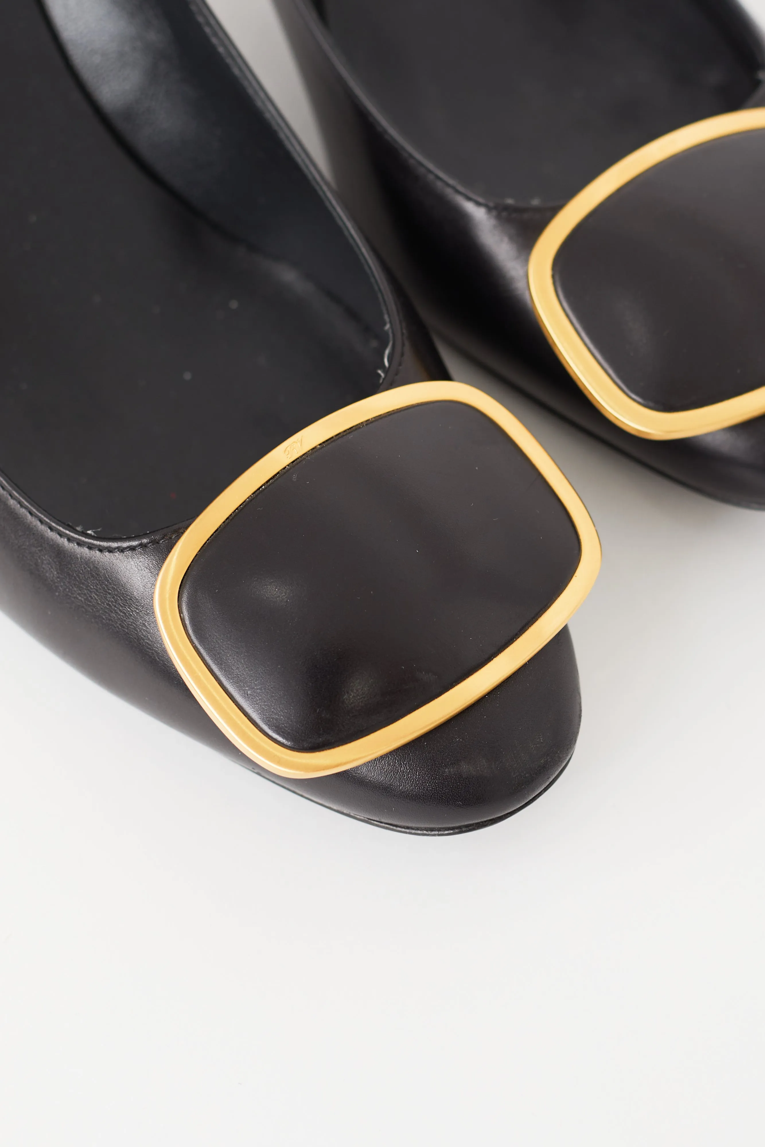 Black Vertigo Diadem Pump