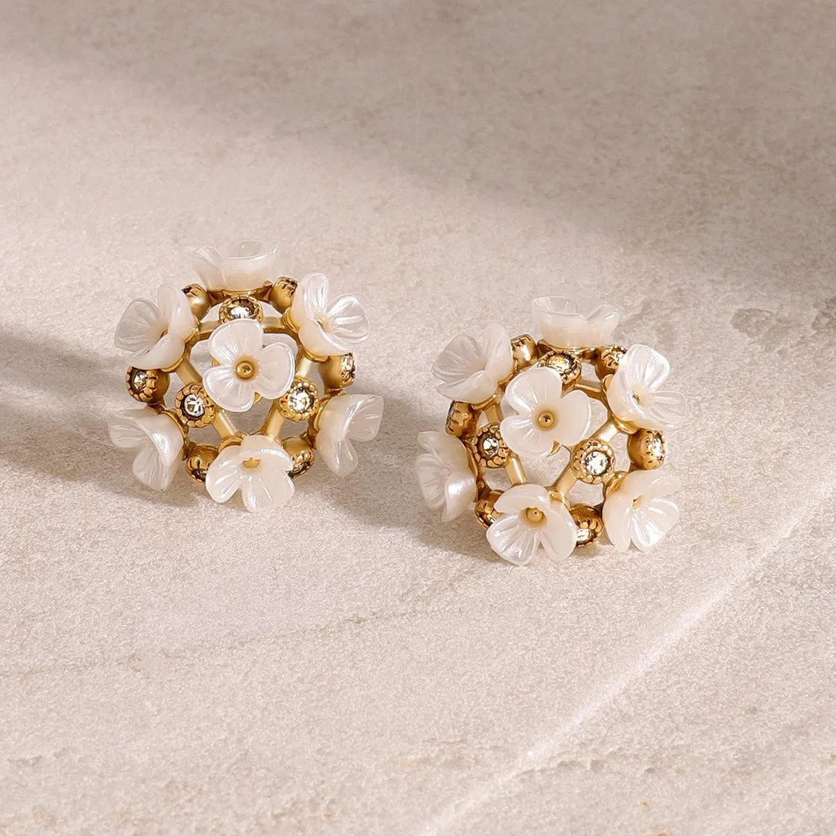 High-end 18K Gold Earrings With Inlaid Gemstones and Flower Design