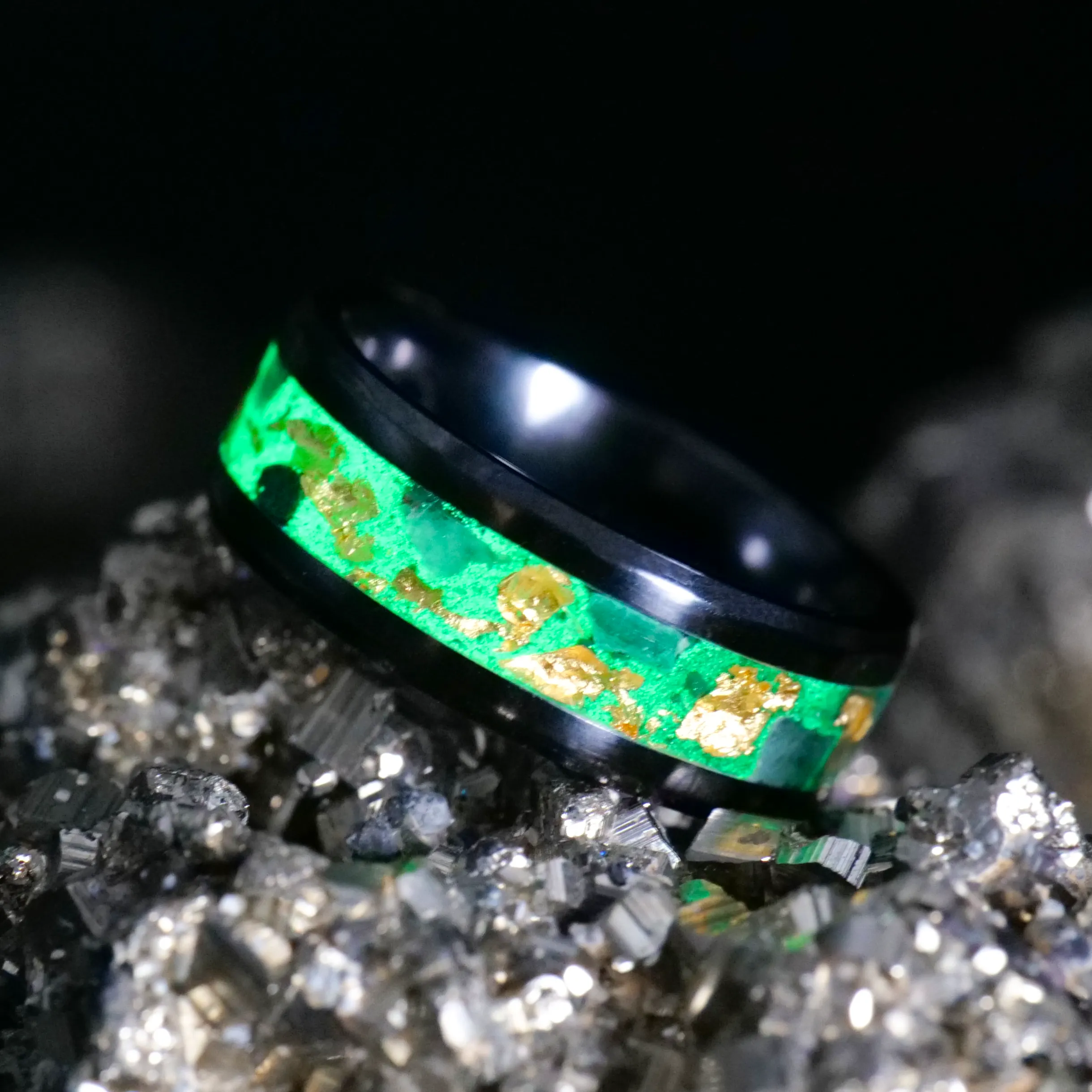 Royal Emerald Glowstone Ring