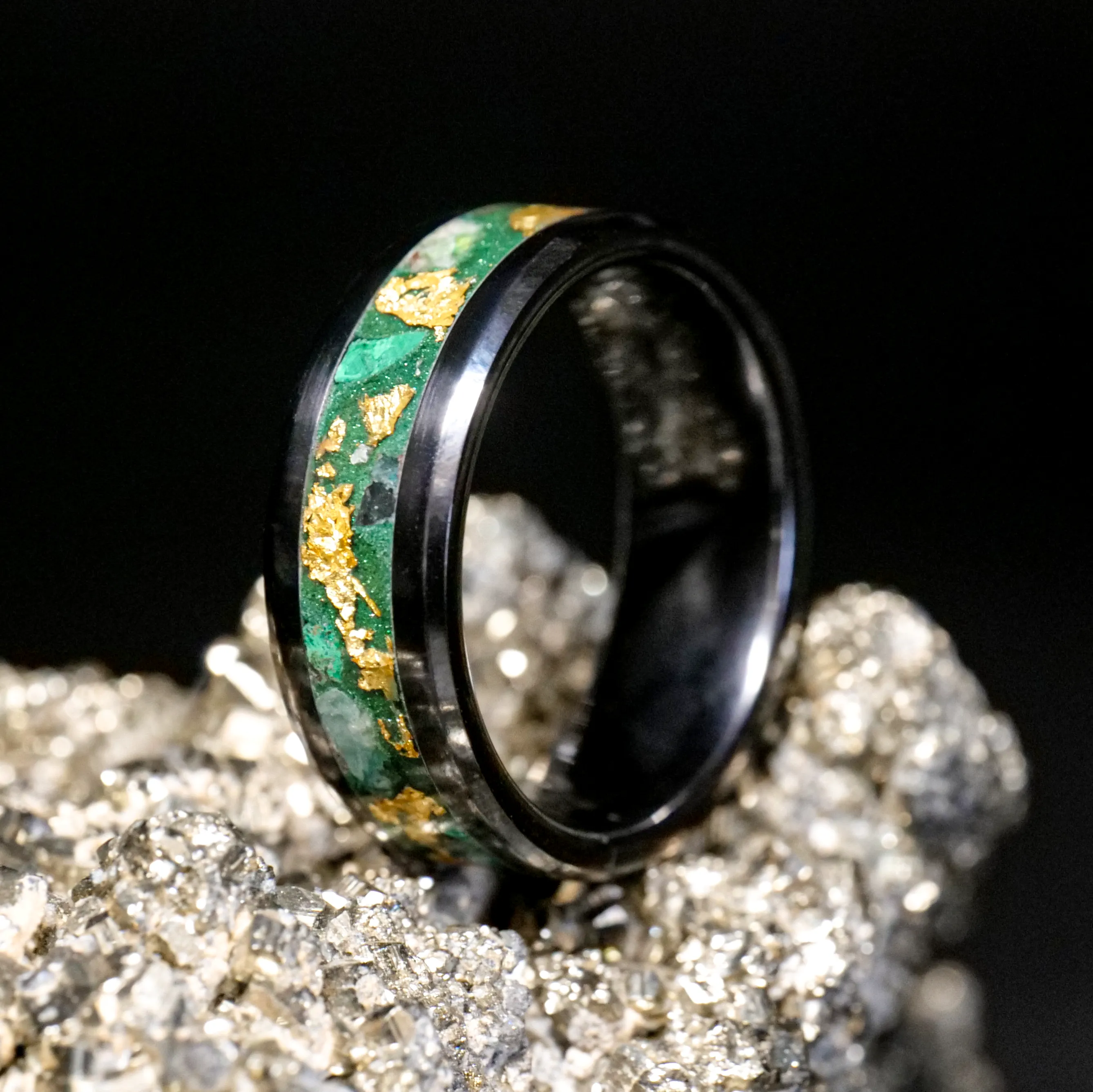 Royal Emerald Glowstone Ring